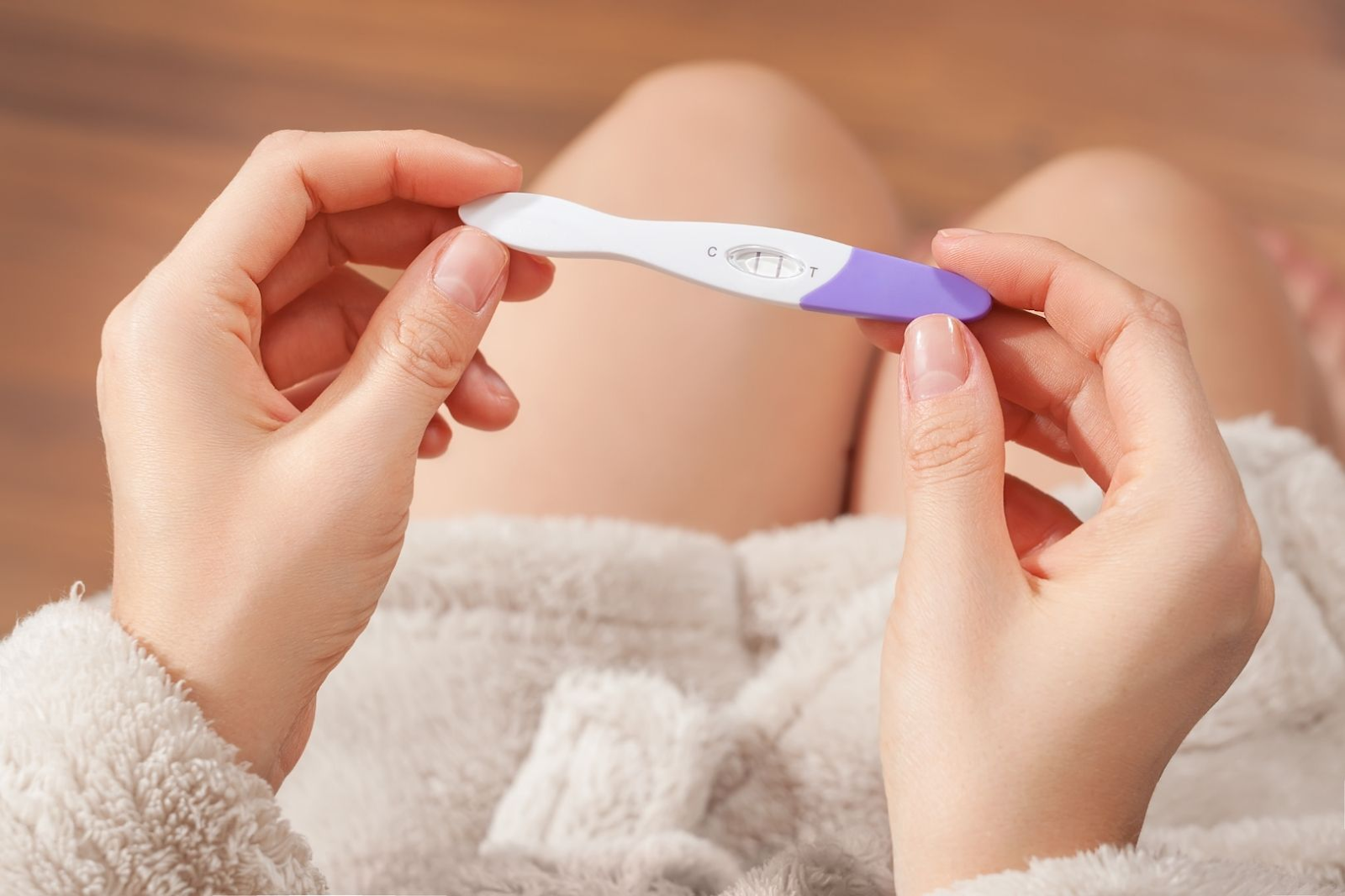 Cần phải làm gì khi thấy que test thai vạch mờ?